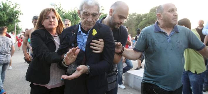 Υπό «πολιορκία» το σπίτι Μπουτάρη –  Ατελείωτη η ελληνική οργή